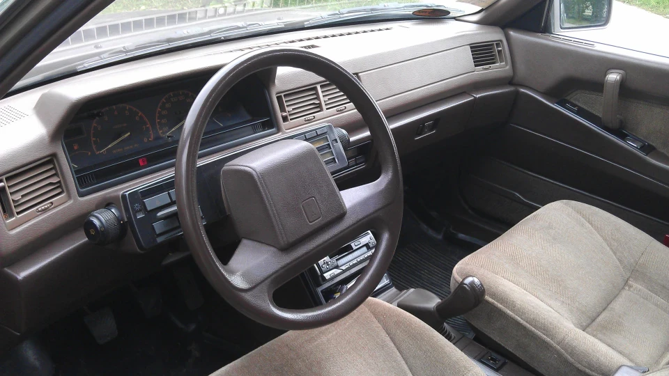 Mitsubishi Galant 2.4 GLS (E16A) 3