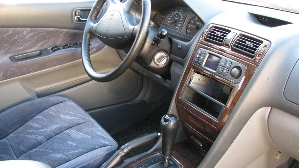 Mitsubishi Galant 2.5 л V6 автомат 2