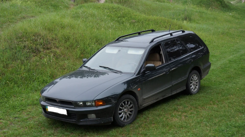 Mitsubishi Galant 私の三菱ギャラン2.5 V6航空機ミグ​​29通 2