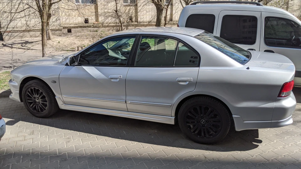 Mitsubishi Galant 2.5 Viento 4