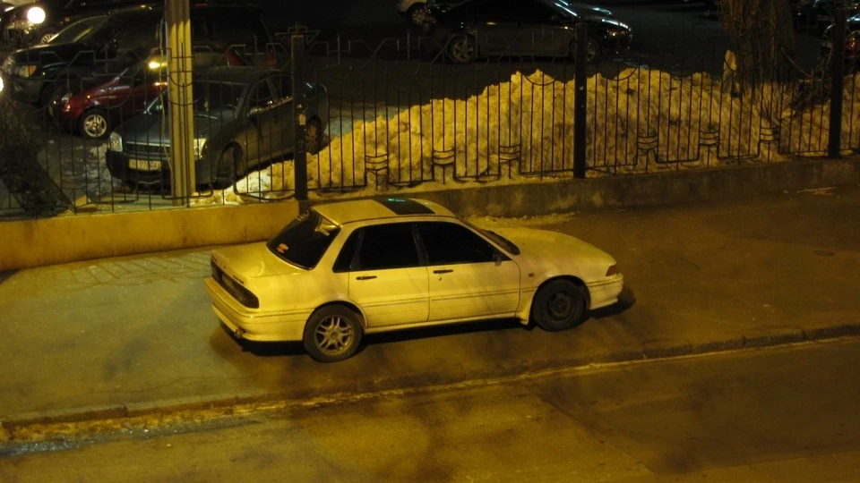 Mitsubishi Galant Біла Galantерея 2