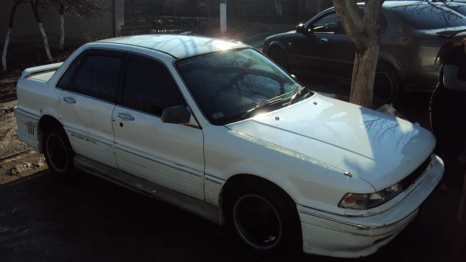 Mitsubishi Galant білий перламут 3