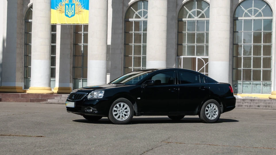 Mitsubishi Galant Black Label 2