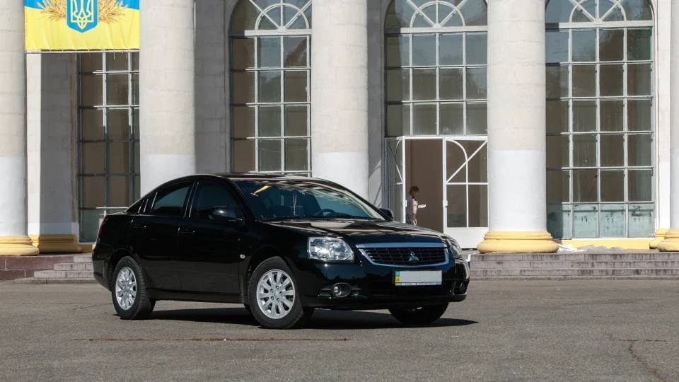 Mitsubishi Galant Black Label 3