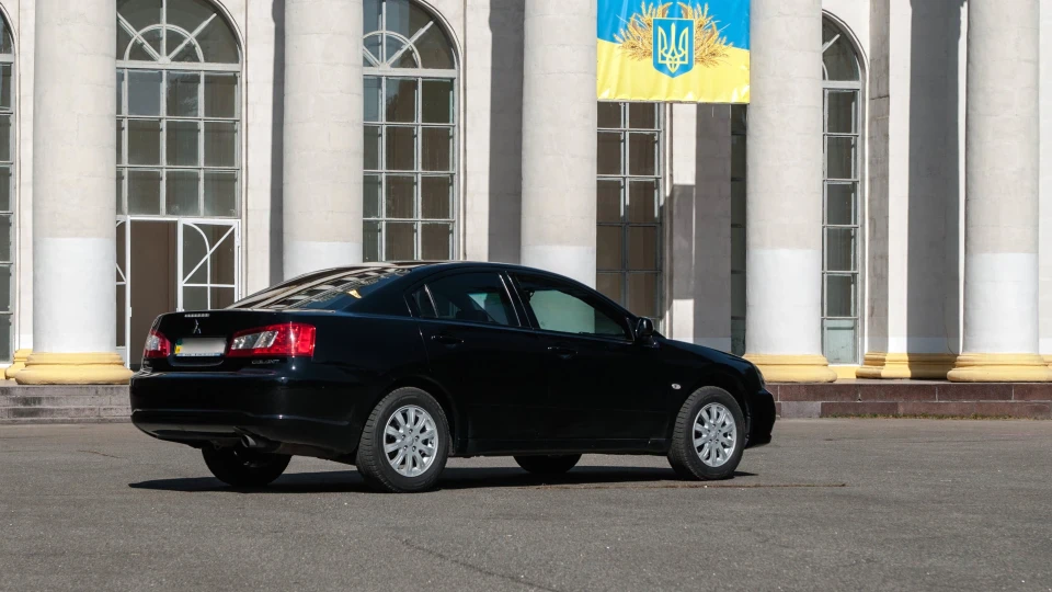 Mitsubishi Galant Black Label 4