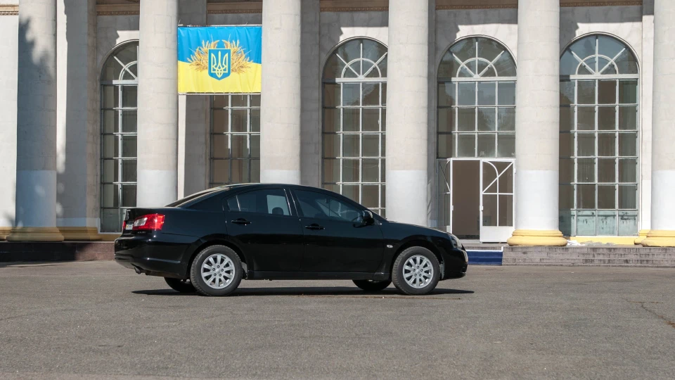 Mitsubishi Galant Black Label 5