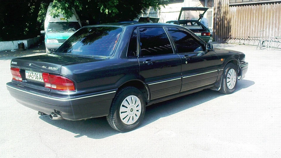 Mitsubishi Galant чорний