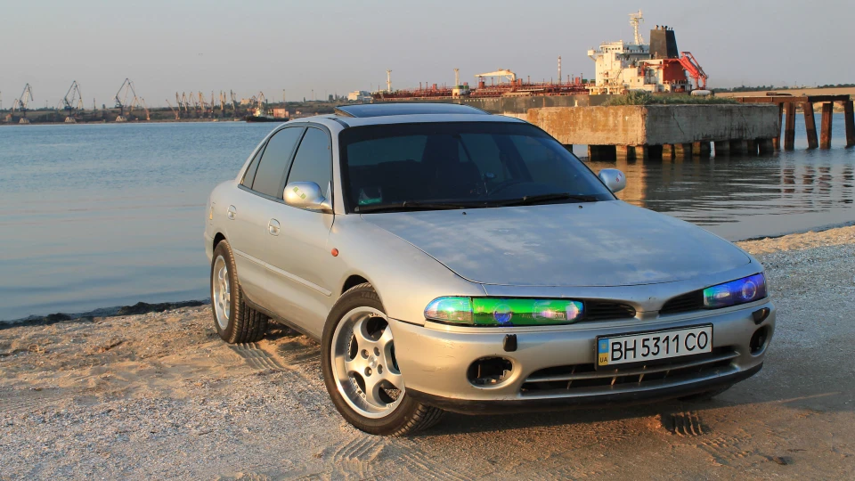 Mitsubishi Galant "Devil eyes" 3