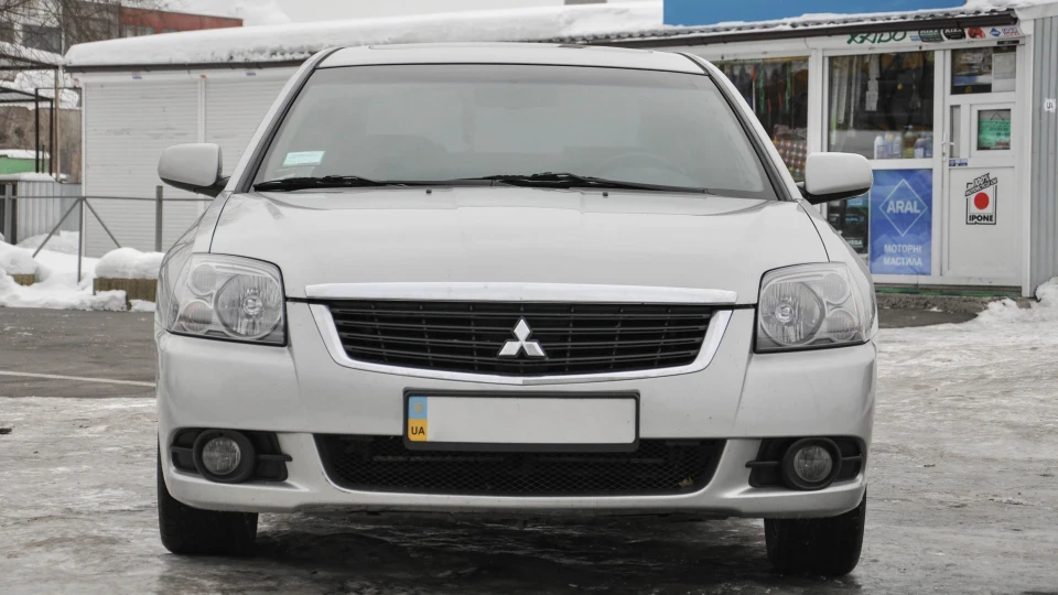 Mitsubishi Galant Дивано 2