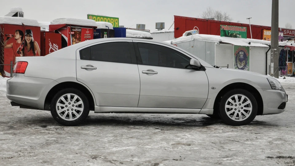 Mitsubishi Galant Дивано 3