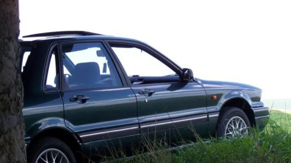 Mitsubishi Galant e32a 1.8 GLSi 2