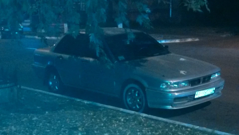 Mitsubishi Galant E33 2