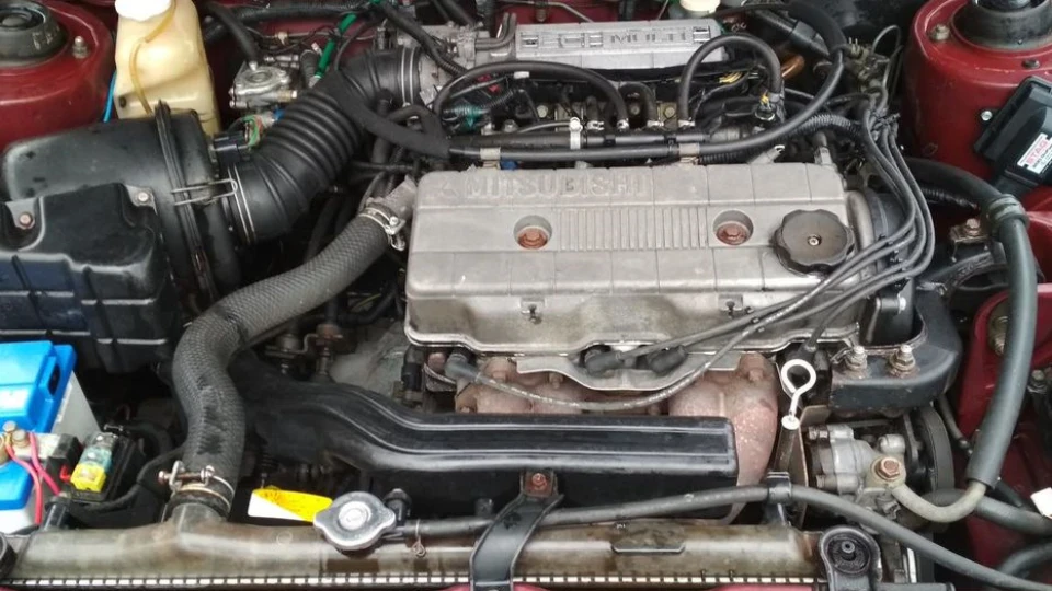 Mitsubishi Galant E33A 2