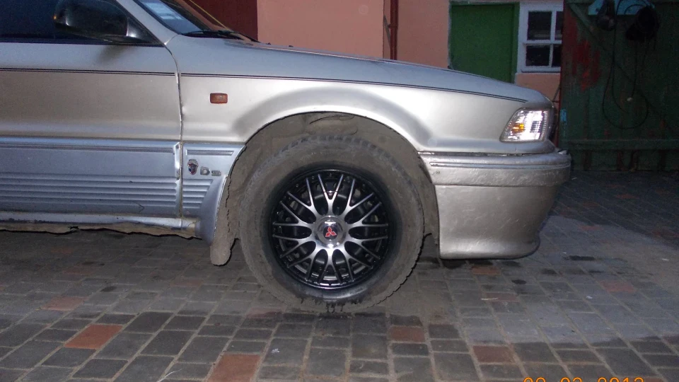 Mitsubishi Galant E38A 4WD седан 2