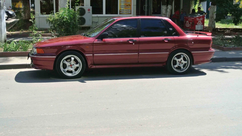 Mitsubishi Galant E39A 2