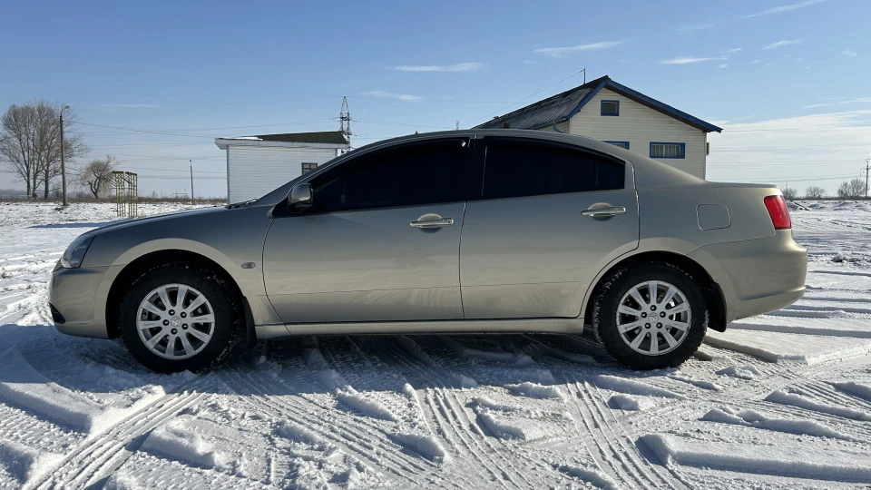 Mitsubishi Galant Галантний 3