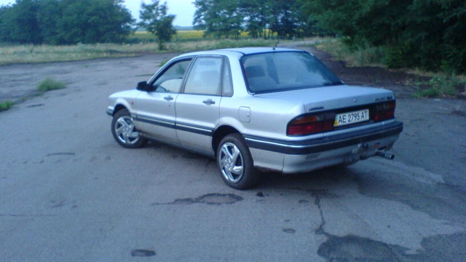 Mitsubishi Galant GLX 1.8 карб 3