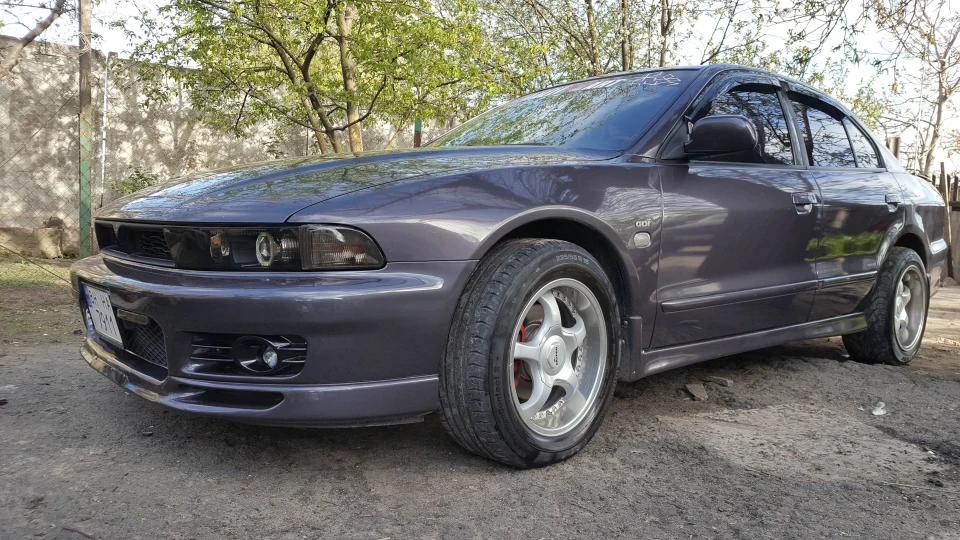 Mitsubishi Galant грізна акула 2