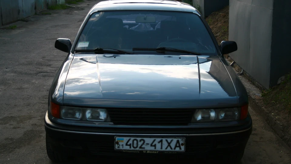 Mitsubishi Galant GTI-16V(E33A)Hatchback 2