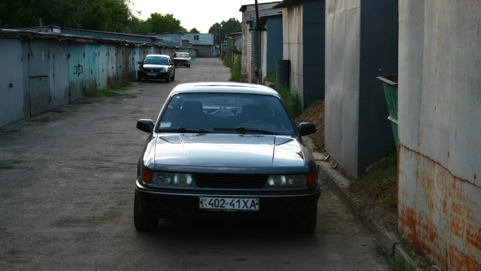 Mitsubishi Galant GTI-16V(E33A)Hatchback 4