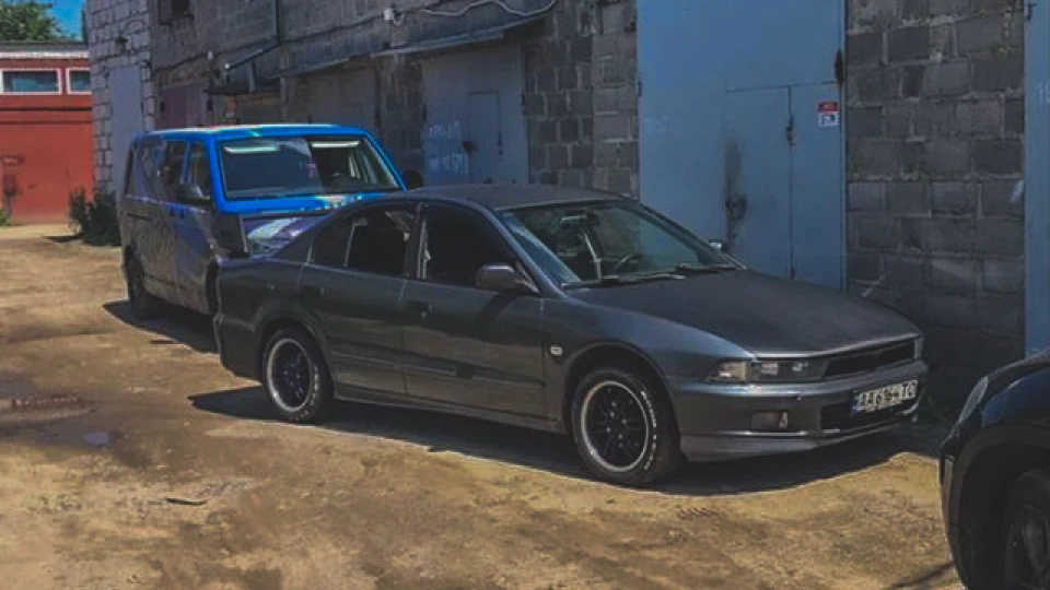 Mitsubishi Galant Гутя 4