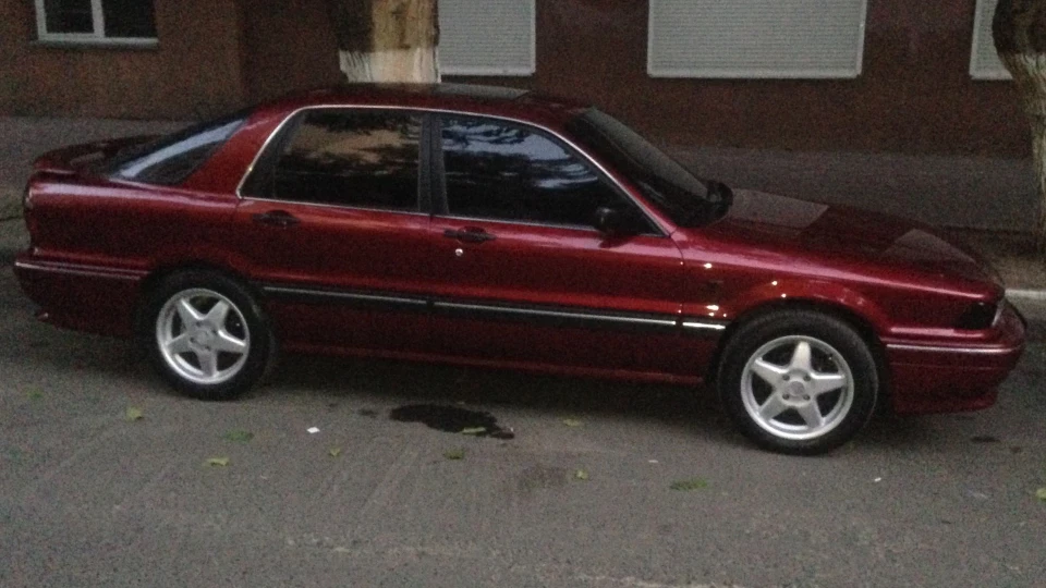 Mitsubishi Galant Червоний металік 2.0 2