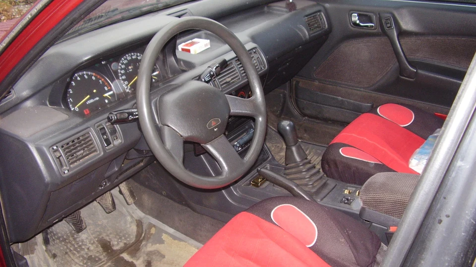 Mitsubishi Galant Червоний металік, 2.0 4