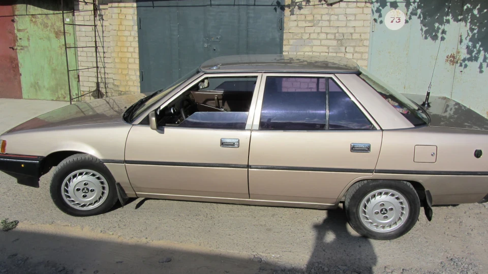 Mitsubishi Galant Човен