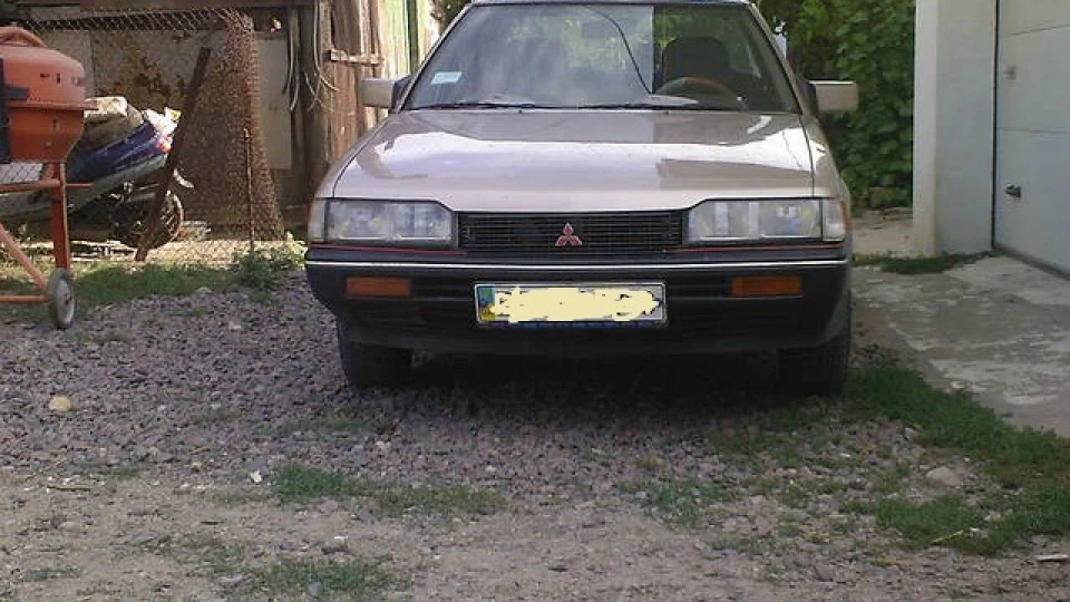 Mitsubishi Galant Човен 3