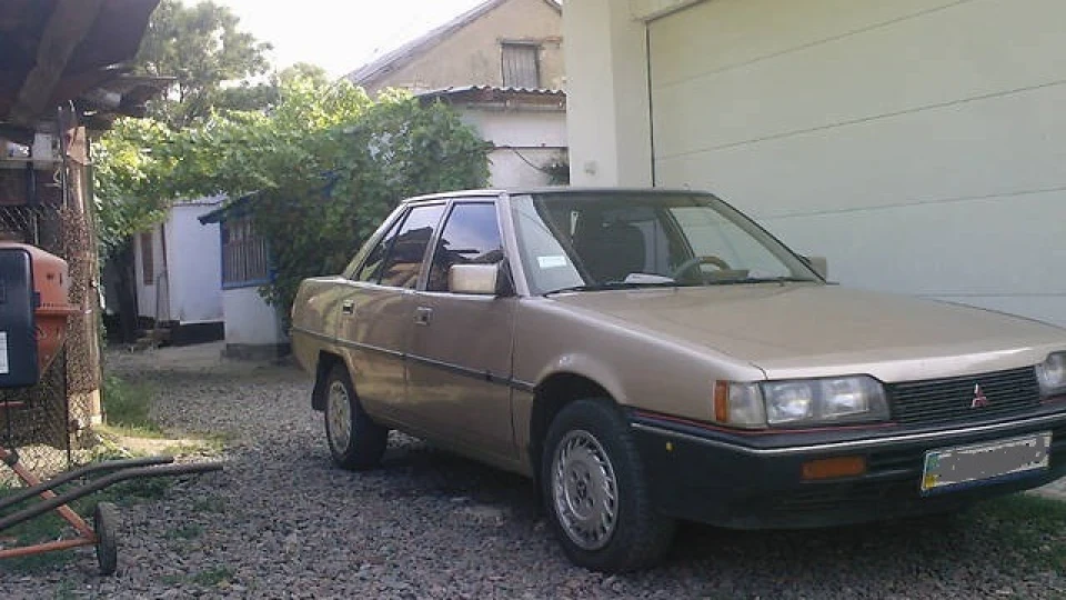Mitsubishi Galant Човен 4