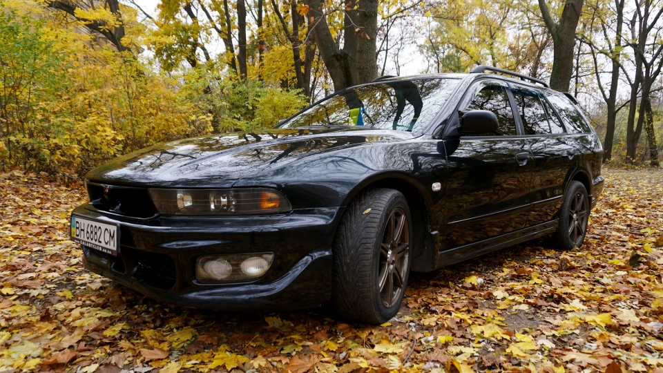Mitsubishi Galant Дуже темнозелена Акула 5