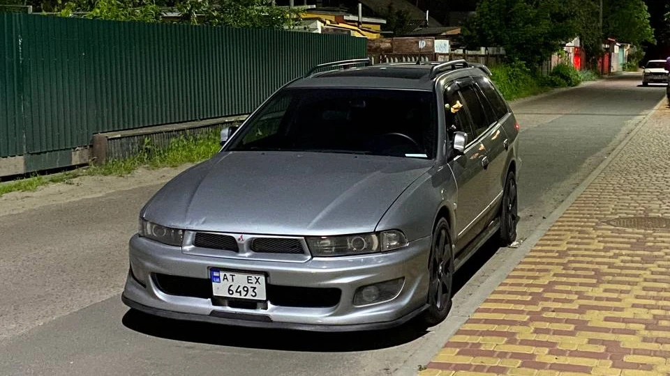 Mitsubishi Galant майже Legnum 2