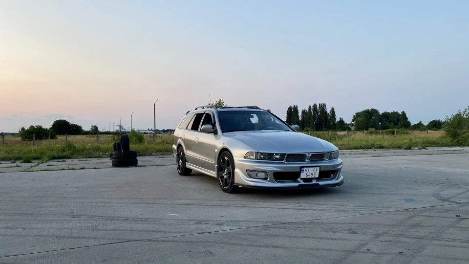Mitsubishi Galant майже Legnum 3