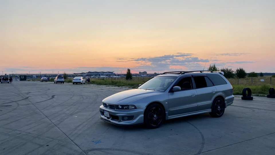 Mitsubishi Galant майже Legnum 4