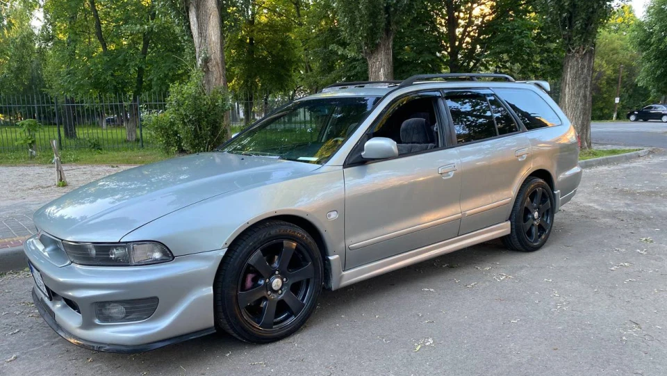 Mitsubishi Galant майже Legnum 5