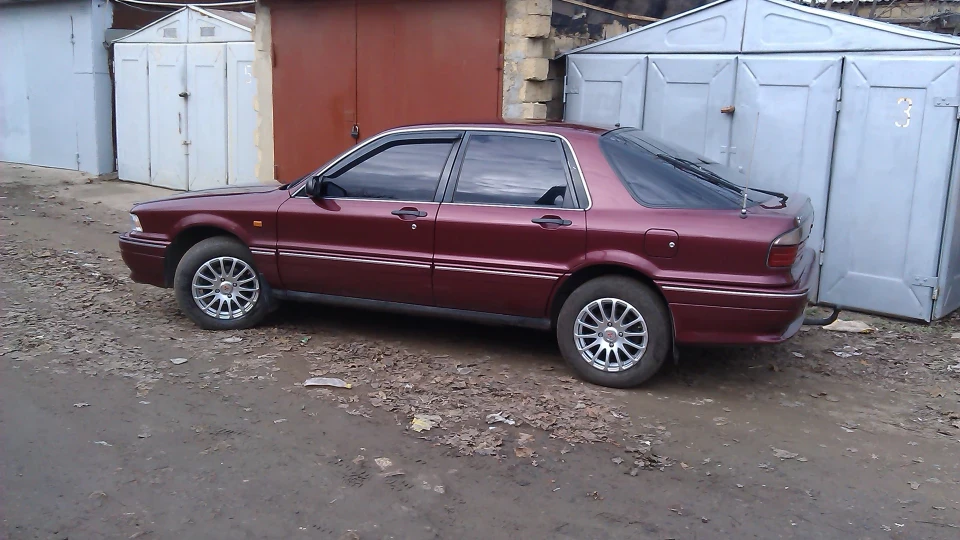 Mitsubishi Galant Red phantom 2