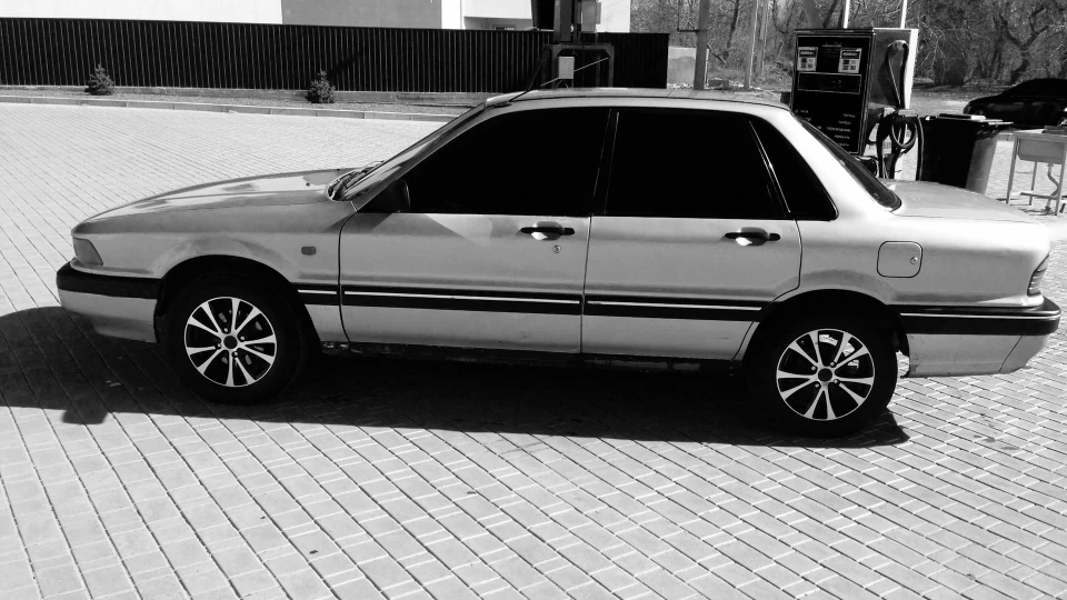 Mitsubishi Galant - ser 3