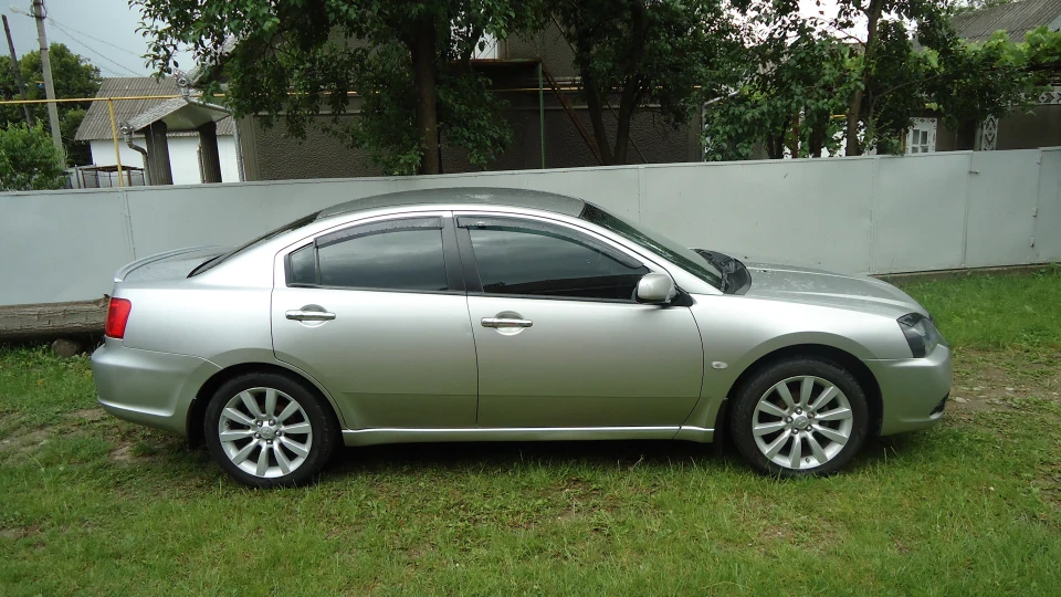 Mitsubishi Galant сіра миша
