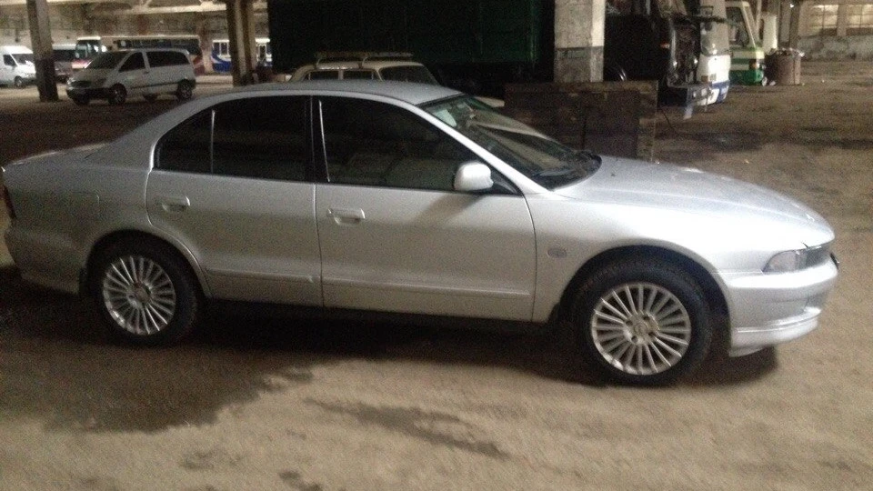 Mitsubishi Galant Silver Shark 4