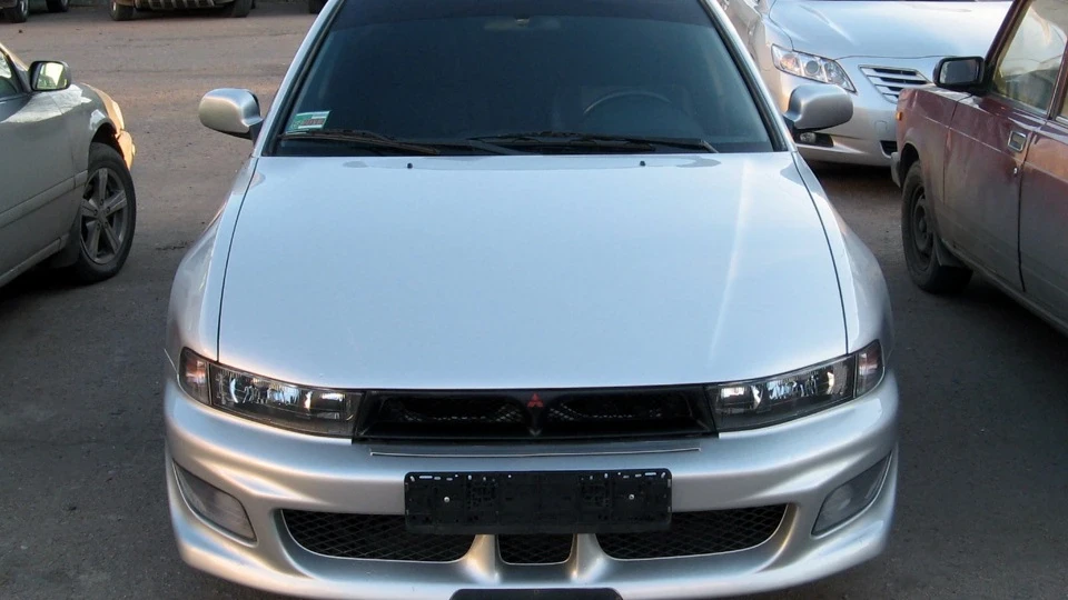 Mitsubishi Galant Sport 2
