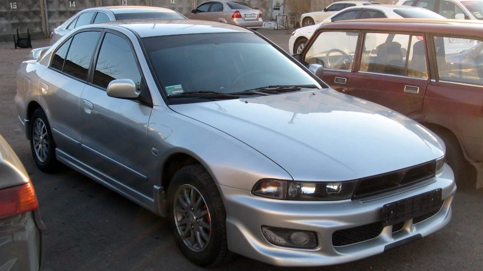 Mitsubishi Galant Sport 3