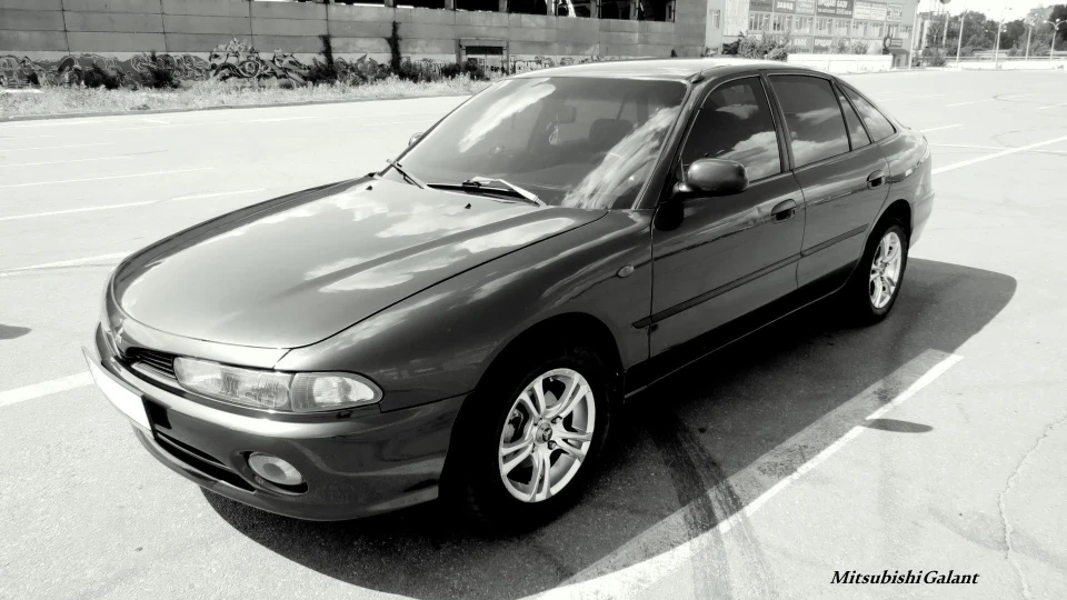 Mitsubishi Galant - wet asphalt 2