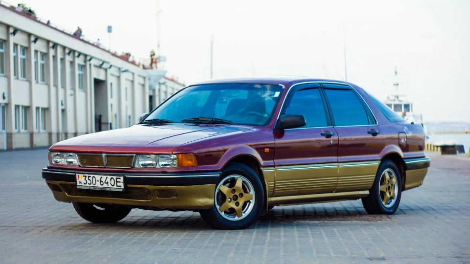 Mitsubishi Galant хетчбек 3