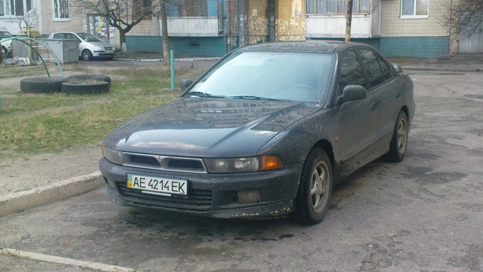 Mitsubishi Galant зелена акула