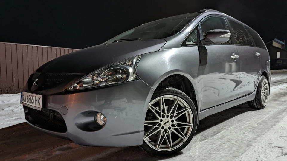 Mitsubishi Grandis 2