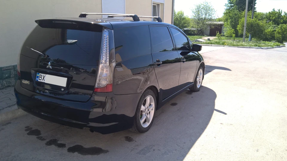 Mitsubishi Grandis 2
