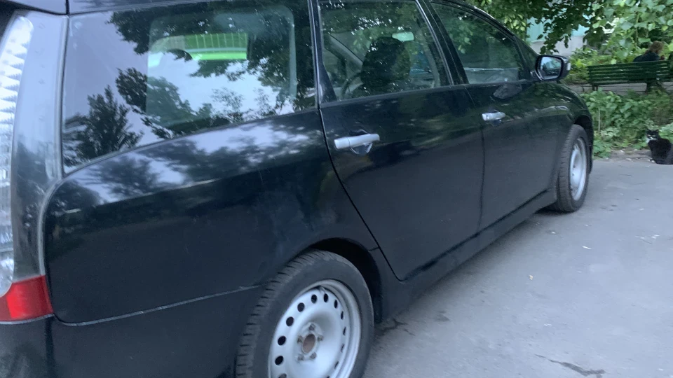 Mitsubishi Grandis 2