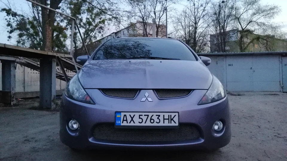 Mitsubishi Grandis 2
