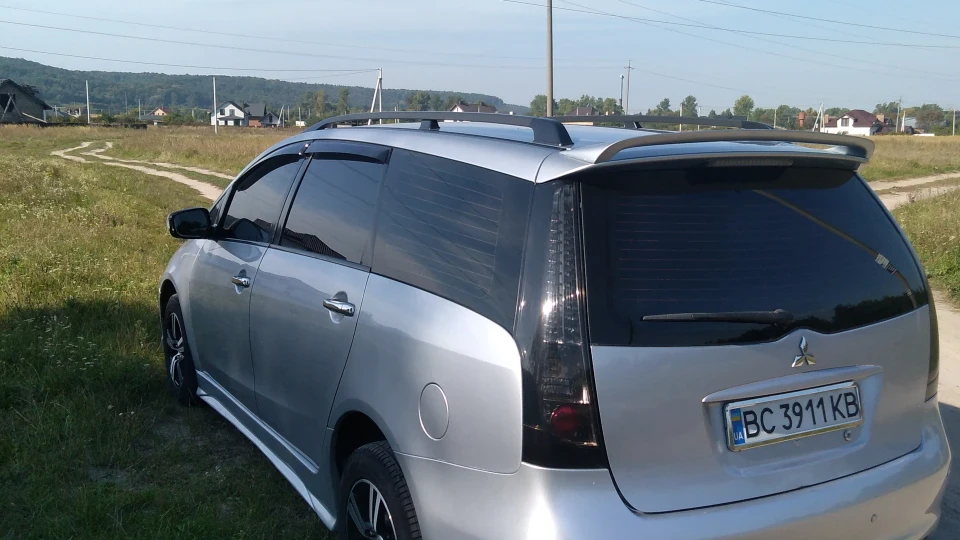 Mitsubishi Grandis 2