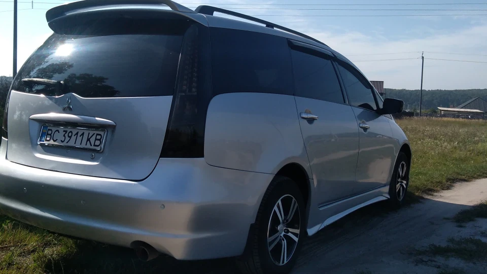 Mitsubishi Grandis 3